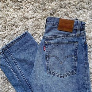 LEVI 501 distressed jeans